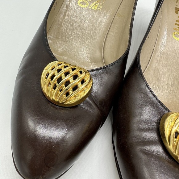 Salvatore Ferragamo Pumps 7 B Brown Gold Hardware Closed Toe Heels Shoes Italy - Picture 9 of 14